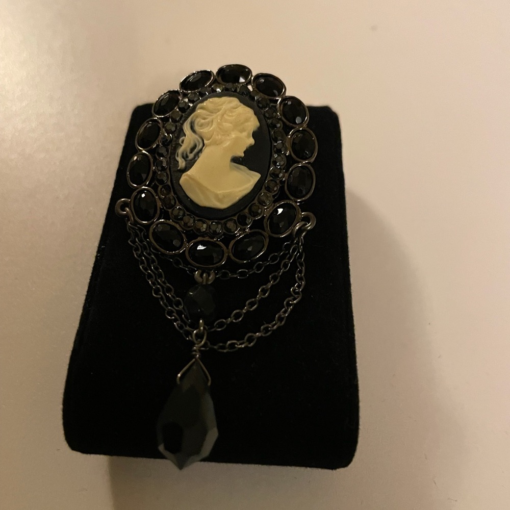 Broche